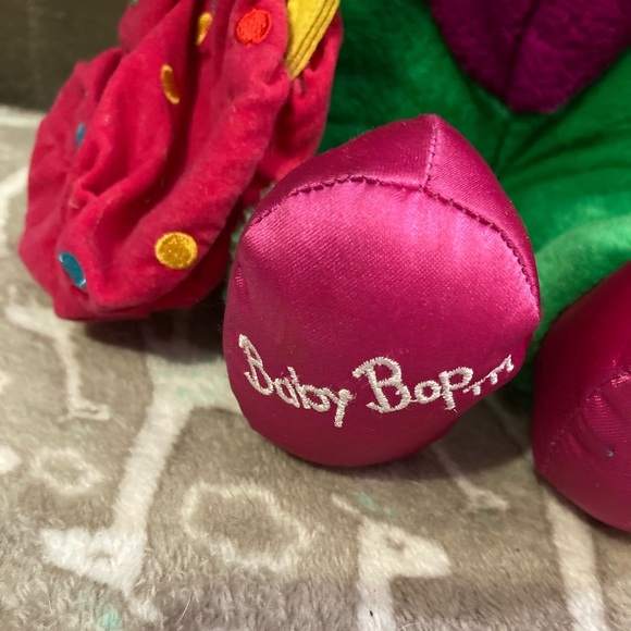 BARNEY THE DINOSAUR BABY BOP PRINCESS PLUSH WITH PURSE 1996 RARE!! - Picture 2 of 6